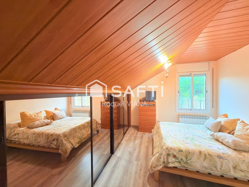 4 bedroom Villa for sale in Vallirana with garage - € 360,000 (Ref: 9953949)
