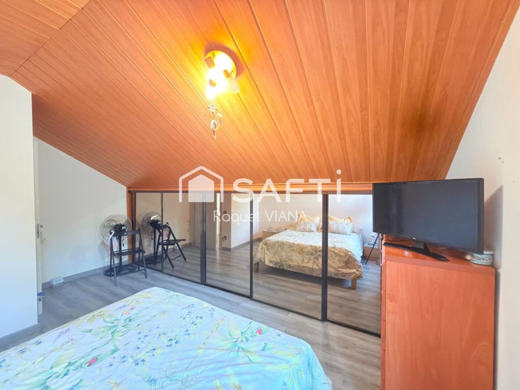 4 bedroom Villa for sale in Vallirana with garage - € 360,000 (Ref: 9953949)