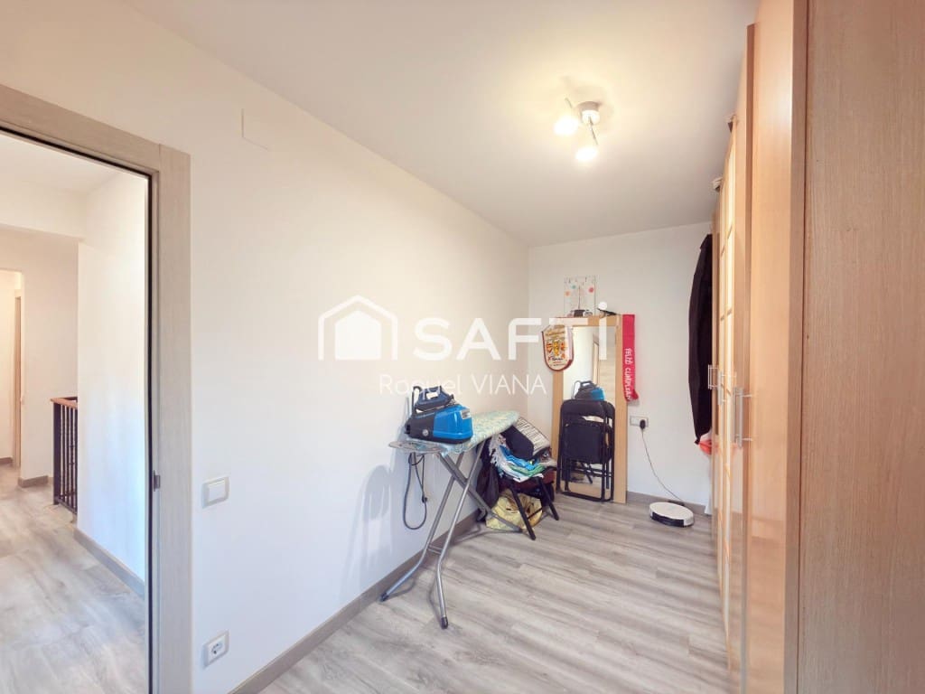 4 bedroom Villa for sale in Vallirana with garage - € 360,000 (Ref: 9953949)