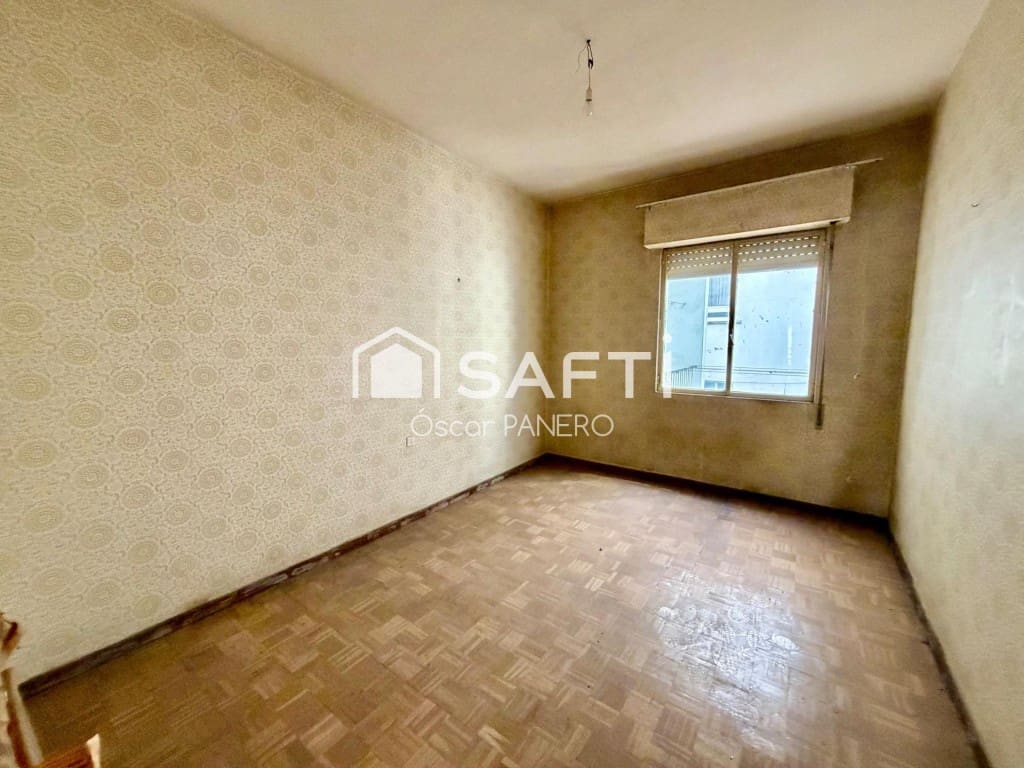 4 bedroom Apartment for sale in Leon city - € 140,000 (Ref: 9953950)