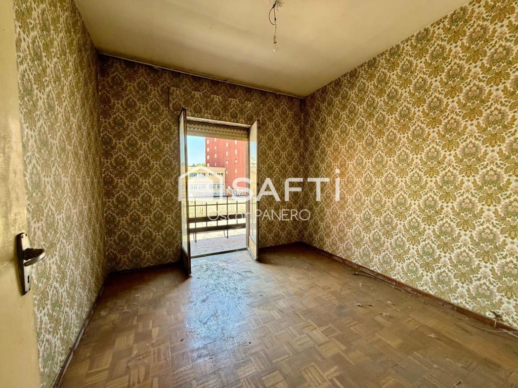 4 bedroom Apartment for sale in Leon city - € 140,000 (Ref: 9953950)