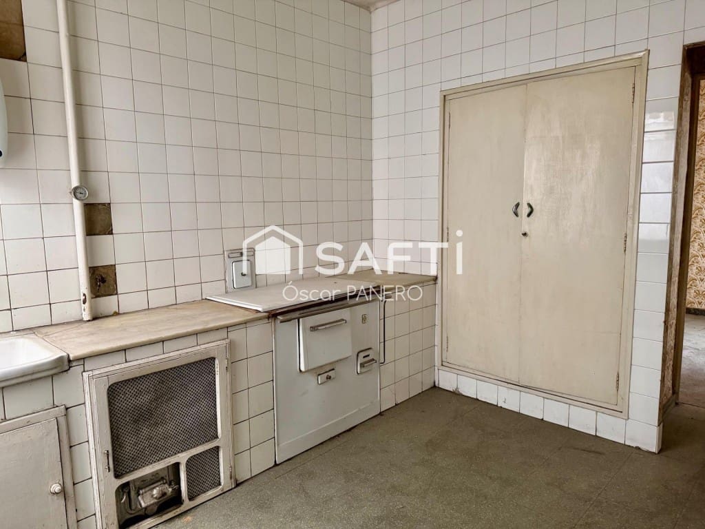 4 bedroom Apartment for sale in Leon city - € 140,000 (Ref: 9953950)