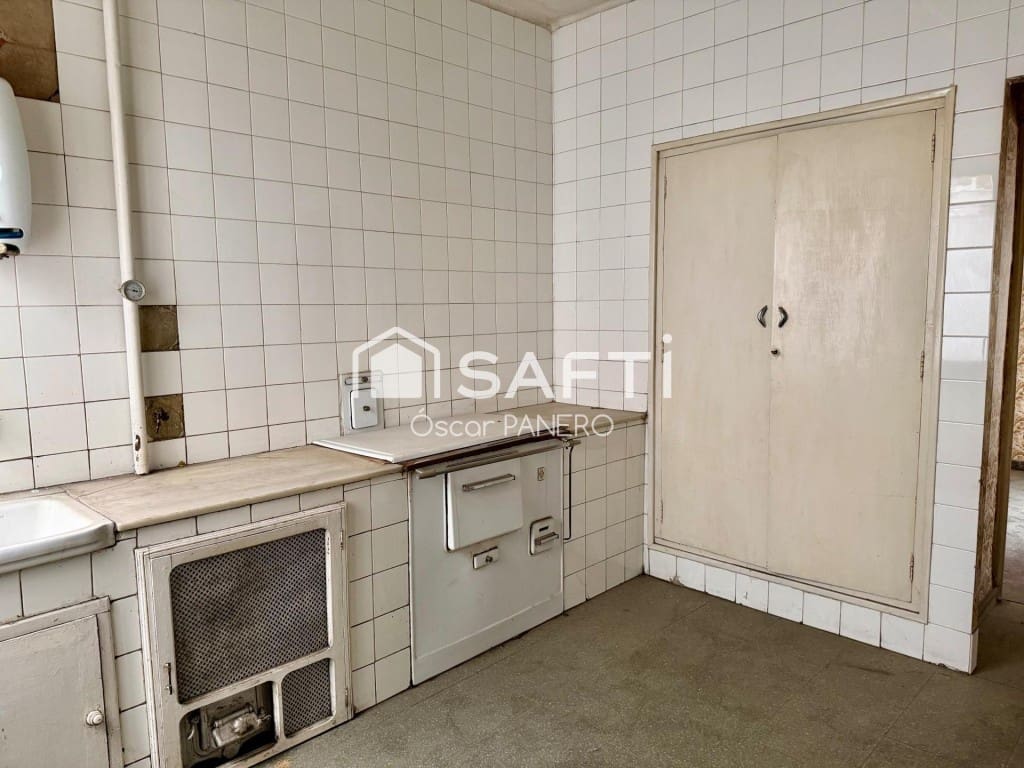 4 bedroom Apartment for sale in Leon city - € 140,000 (Ref: 9953950)