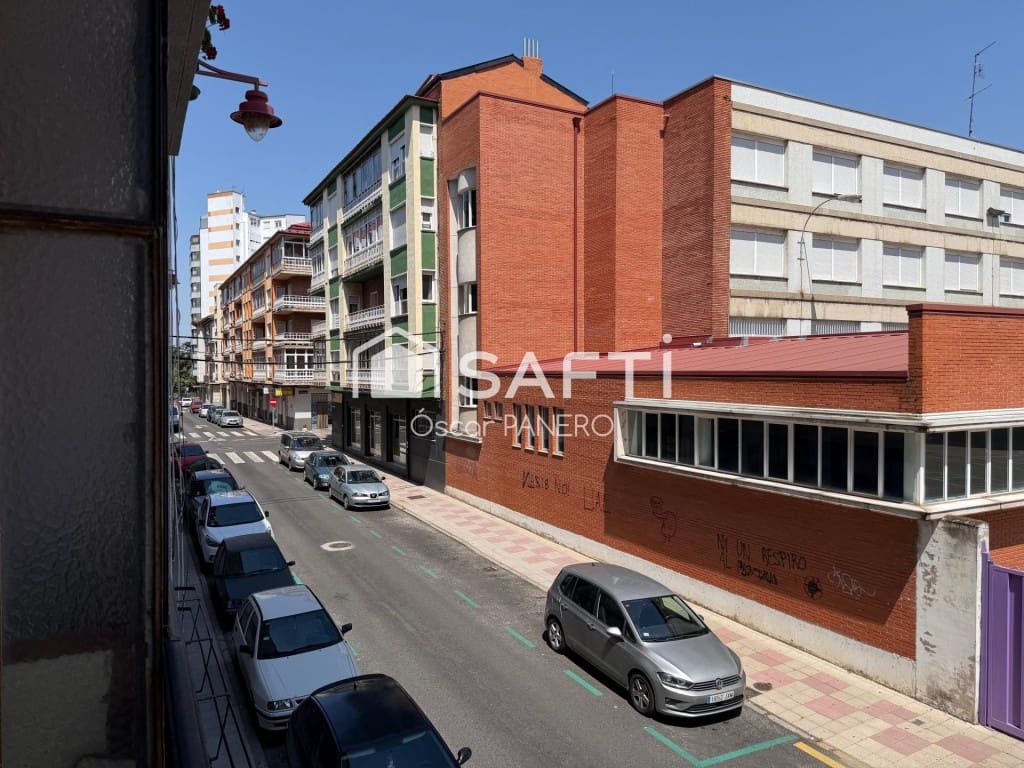 4 bedroom Apartment for sale in Leon city - € 140,000 (Ref: 9953950)