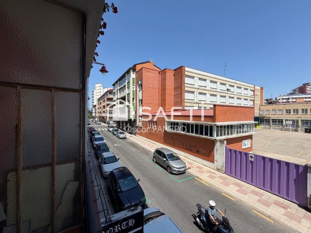 4 bedroom Apartment for sale in Leon city - € 140,000 (Ref: 9953950)
