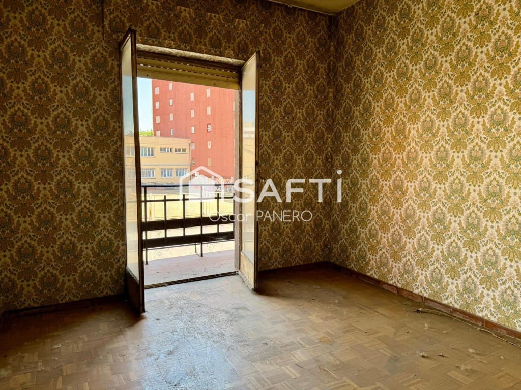 4 bedroom Apartment for sale in Leon city - € 140,000 (Ref: 9953950)