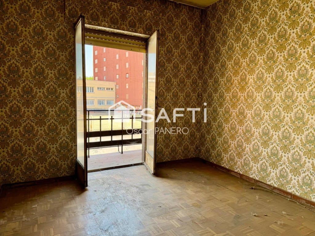 4 bedroom Apartment for sale in Leon city - € 140,000 (Ref: 9953950)