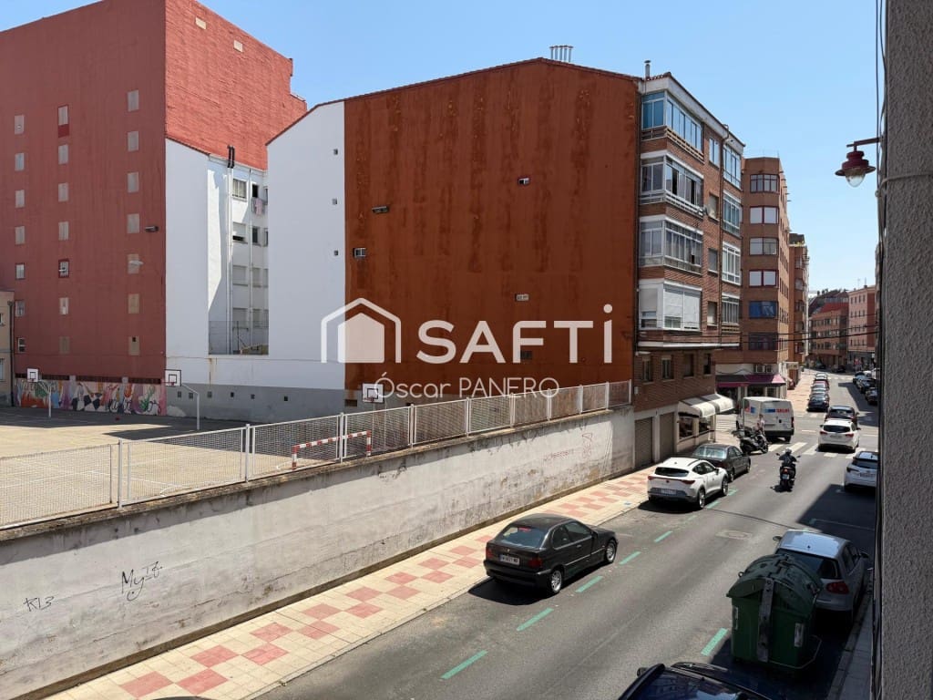 4 bedroom Apartment for sale in Leon city - € 140,000 (Ref: 9953950)