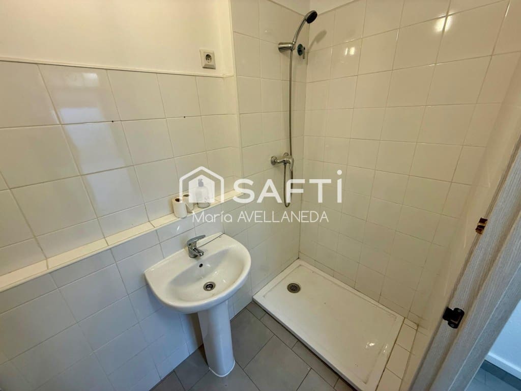 Comercial para arrendar em San Andres del Rabanedo - 240 € (Ref: 9957641)
