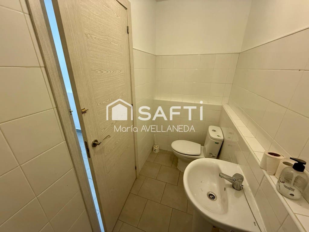 Comercial para arrendar em San Andres del Rabanedo - 240 € (Ref: 9957641)