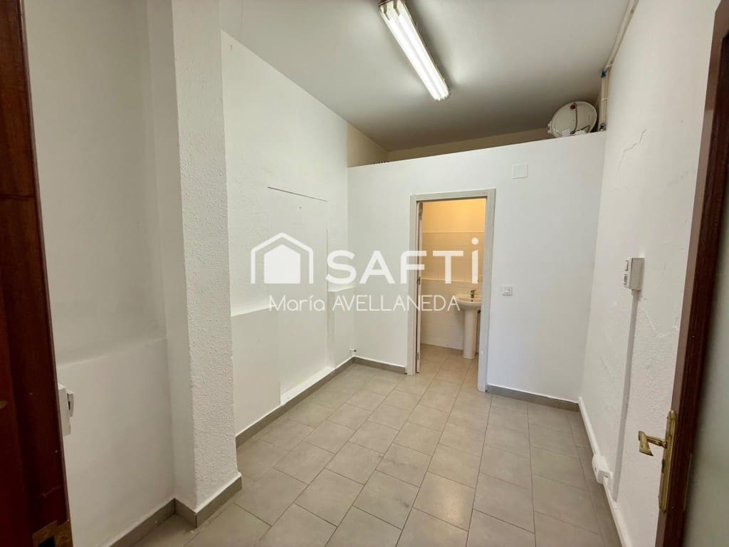 Comercial para arrendar em San Andres del Rabanedo - 240 € (Ref: 9957641)