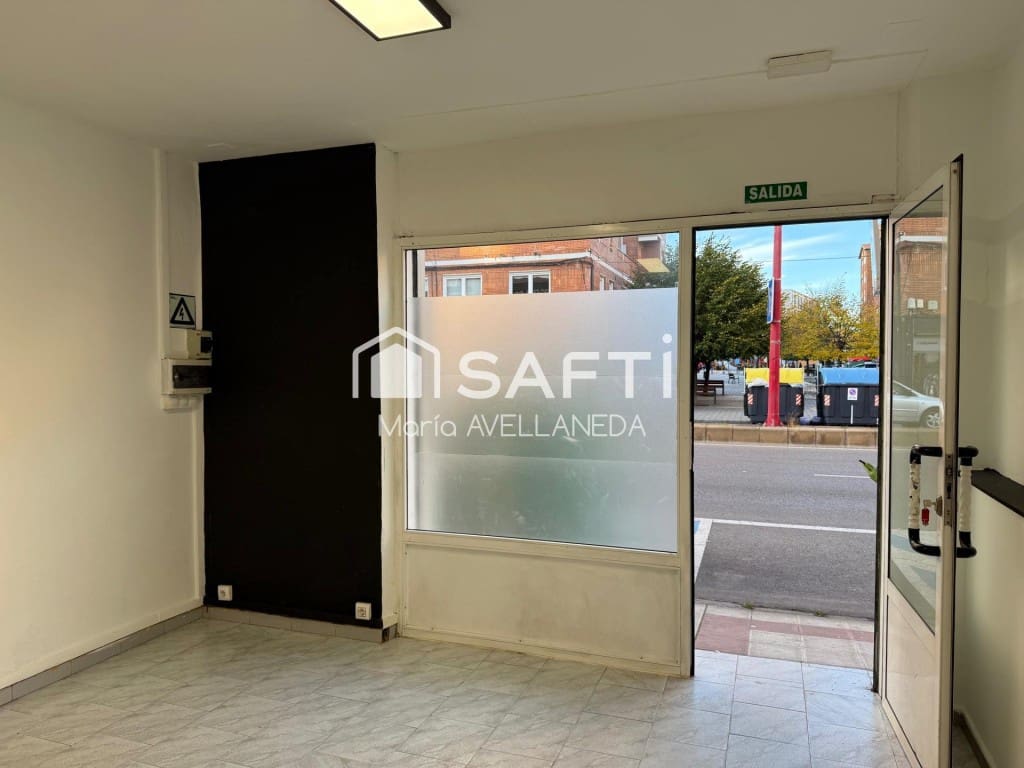 Comercial para arrendar em San Andres del Rabanedo - 240 € (Ref: 9957641)