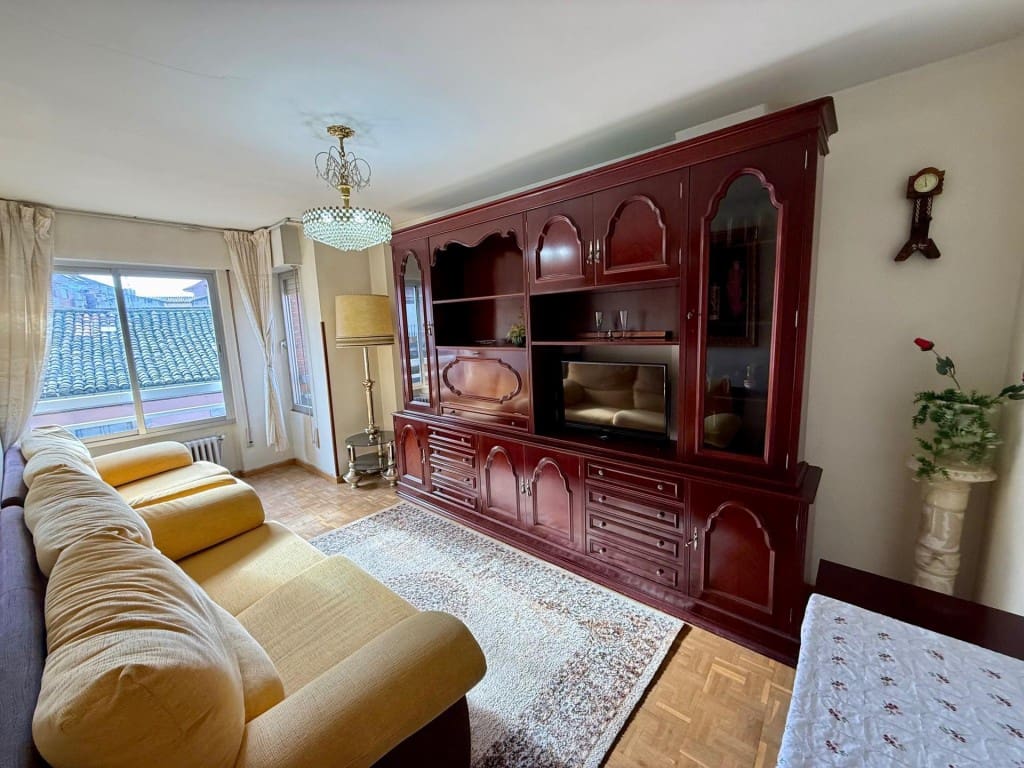 4 bedroom Apartment for sale in Valencia de Don Juan - € 78,000 (Ref: 9957642)