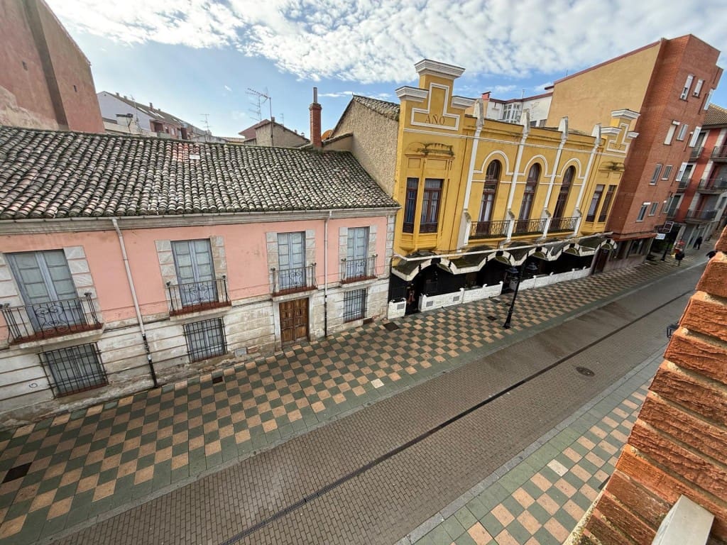 4 bedroom Apartment for sale in Valencia de Don Juan - € 78,000 (Ref: 9957642)