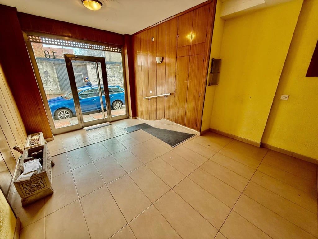4 bedroom Apartment for sale in Valencia de Don Juan - € 78,000 (Ref: 9957642)