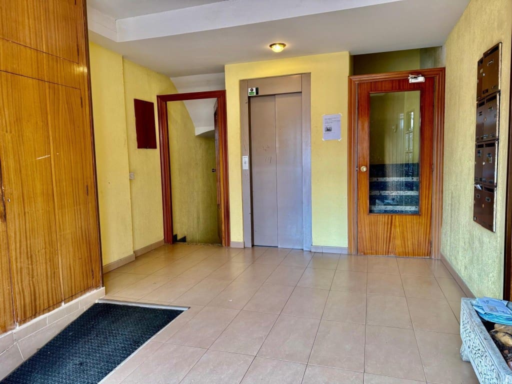 4 bedroom Apartment for sale in Valencia de Don Juan - € 78,000 (Ref: 9957642)
