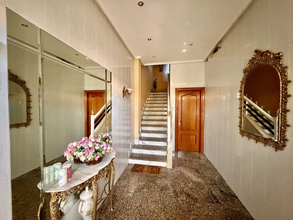 4 bedroom Villa for sale in Villaturiel - € 255,000 (Ref: 9957650)