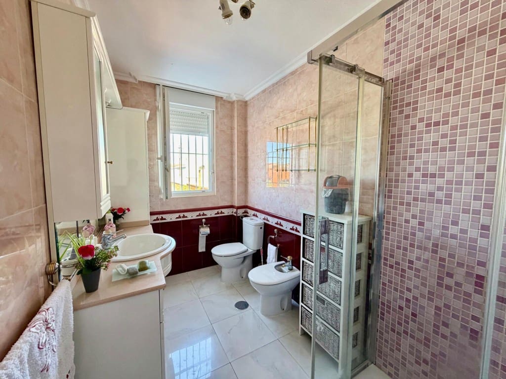 4 bedroom Villa for sale in Villaturiel - € 255,000 (Ref: 9957650)