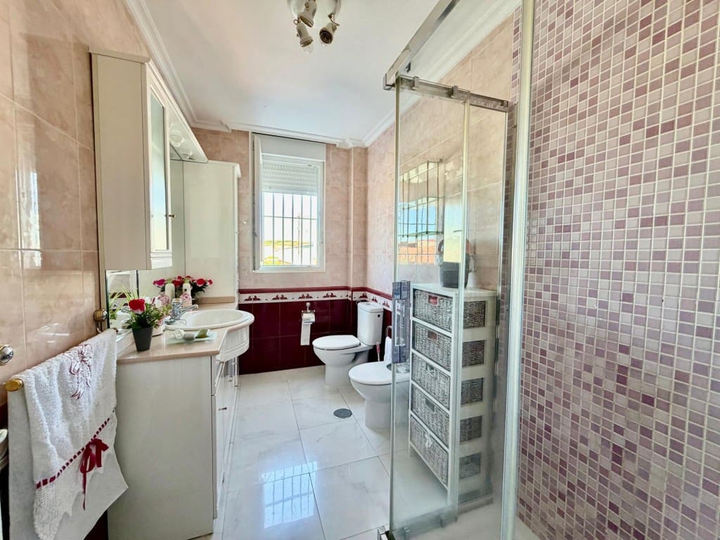 4 bedroom Villa for sale in Villaturiel - € 255,000 (Ref: 9957650)