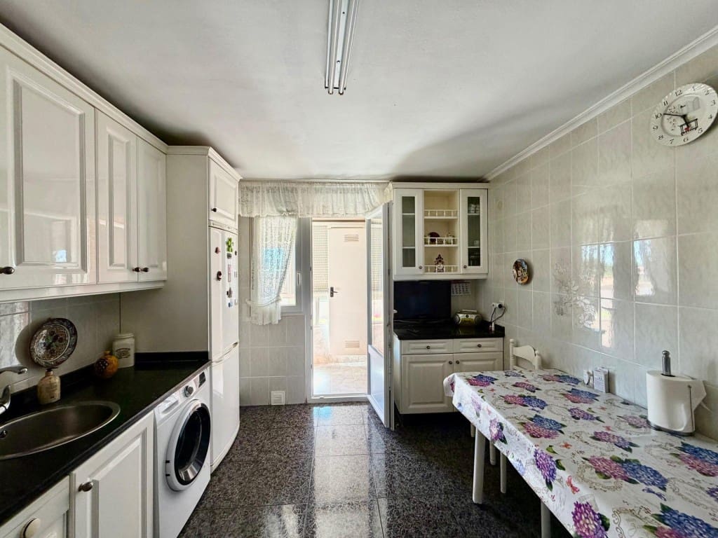4 bedroom Villa for sale in Villaturiel - € 255,000 (Ref: 9957650)