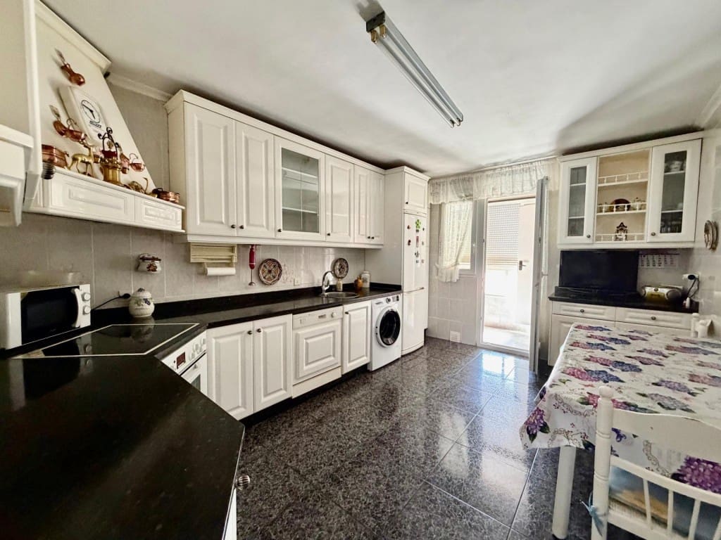 4 bedroom Villa for sale in Villaturiel - € 255,000 (Ref: 9957650)