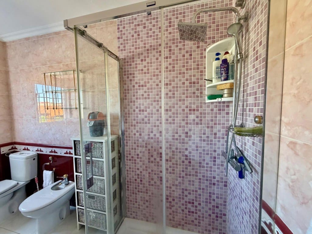 4 bedroom Villa for sale in Villaturiel - € 255,000 (Ref: 9957650)