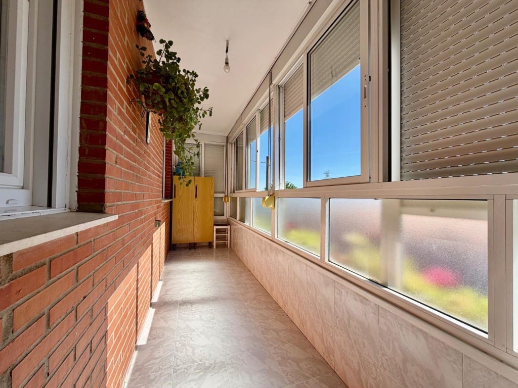 4 bedroom Villa for sale in Villaturiel - € 255,000 (Ref: 9957650)