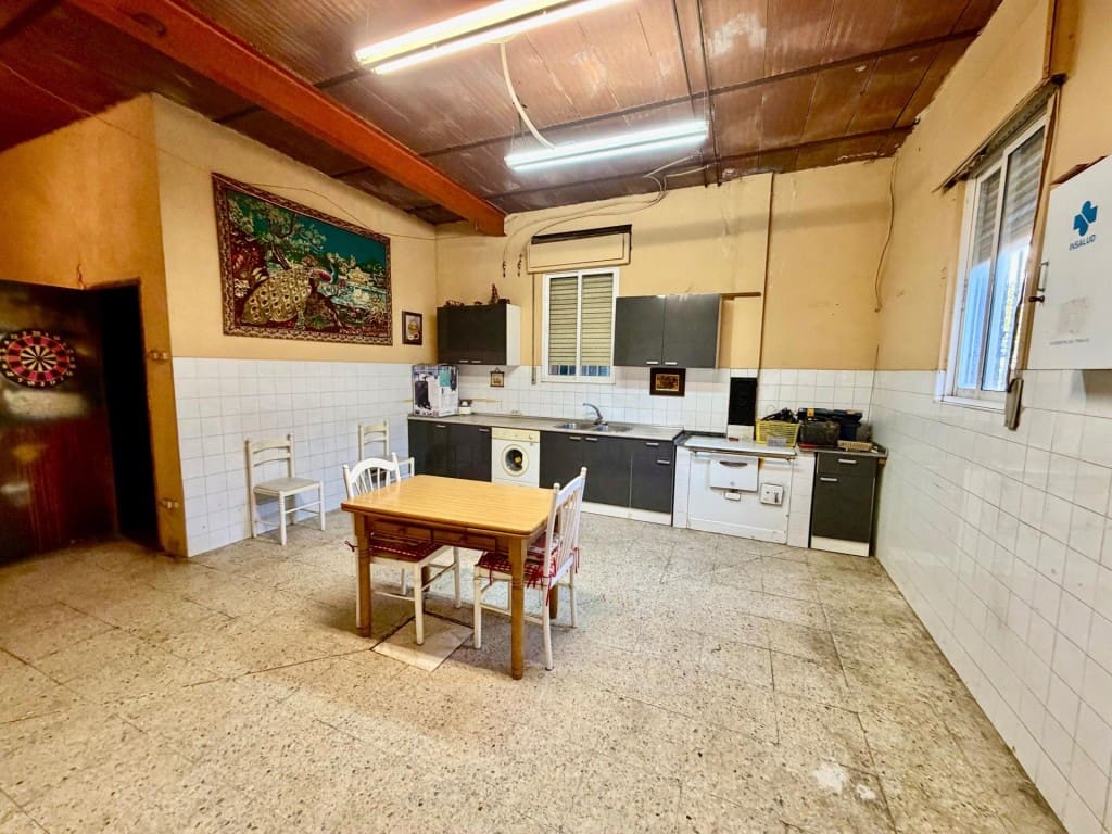 4 bedroom Villa for sale in Villaturiel - € 255,000 (Ref: 9957650)