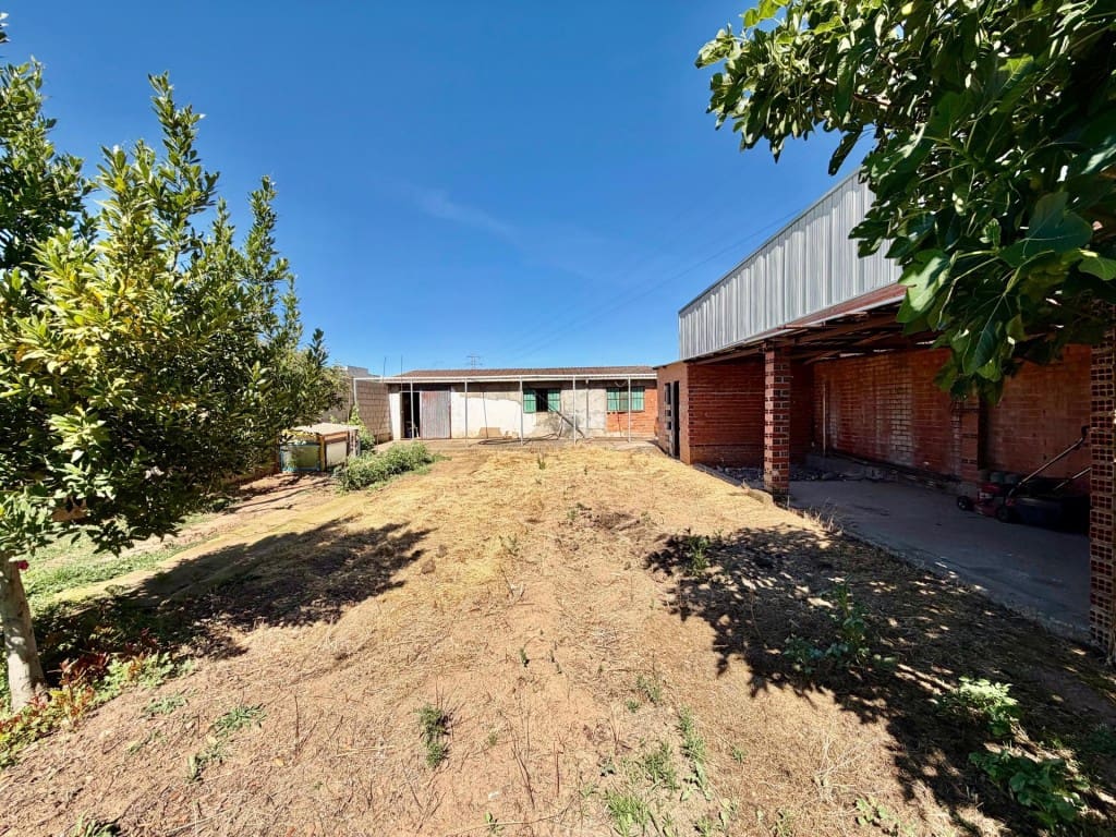 4 bedroom Villa for sale in Villaturiel - € 255,000 (Ref: 9957650)