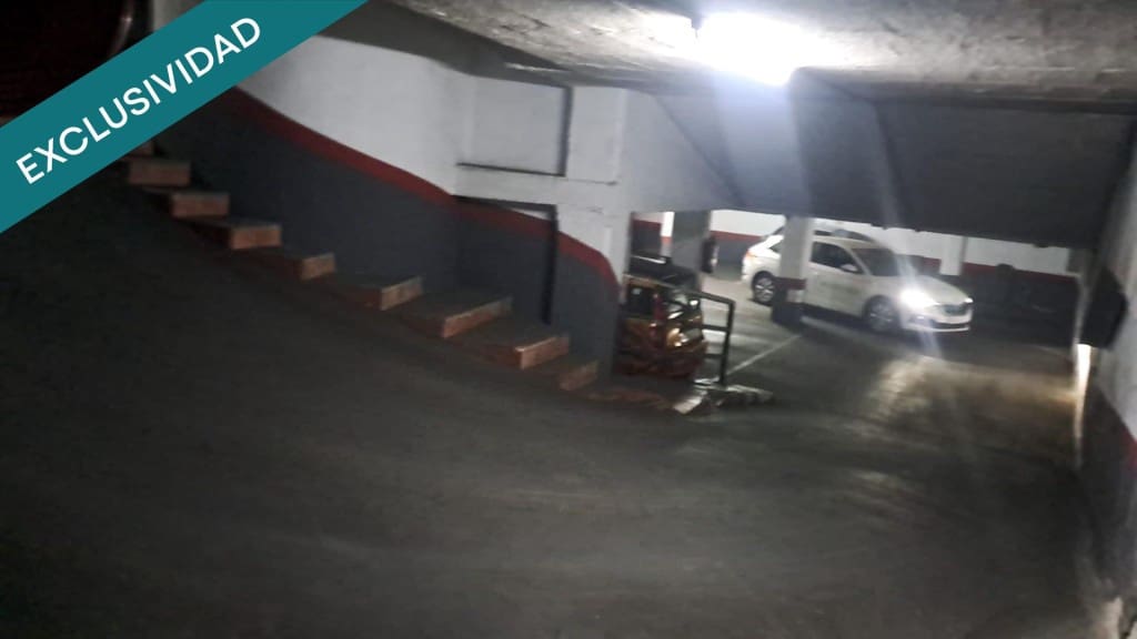 Garage for sale in L'Hospitalet de Llobregat - € 10,000 (Ref: 9957651)