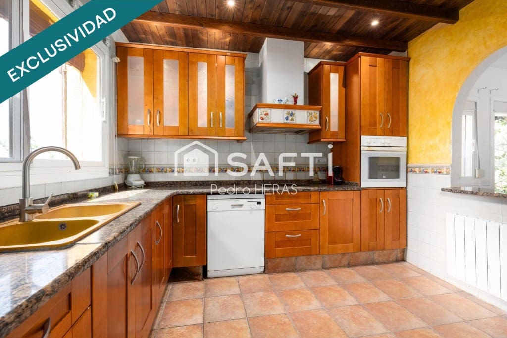 3 soveværelse Finca/Landehus til salg i Sant Iscle de Vallalta med garage - € 345.000 (Ref: 9959439)