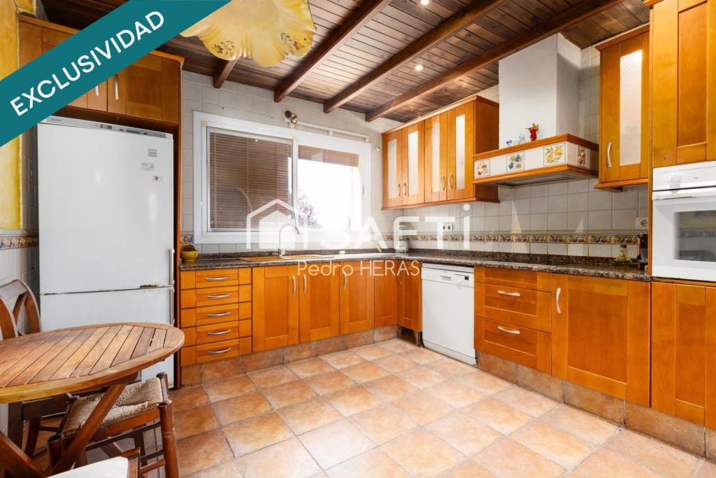 3 soveværelse Finca/Landehus til salg i Sant Iscle de Vallalta med garage - € 345.000 (Ref: 9959439)