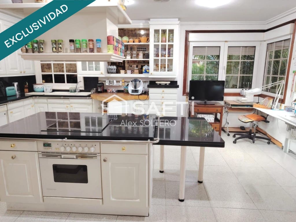 6 bedroom Villa for sale in Vigo with pool garage - € 865,000 (Ref: 9959443)