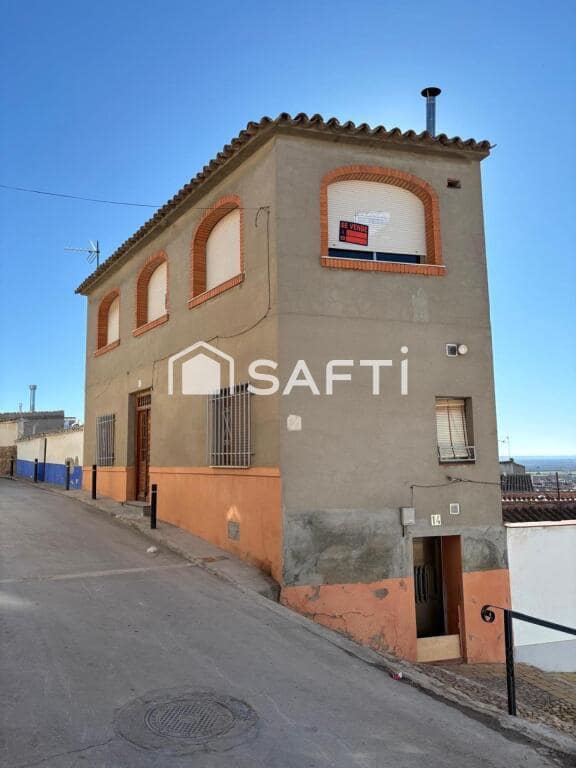 3 bedroom Villa for sale in Campo de Criptana - € 56,000 (Ref: 9962342)