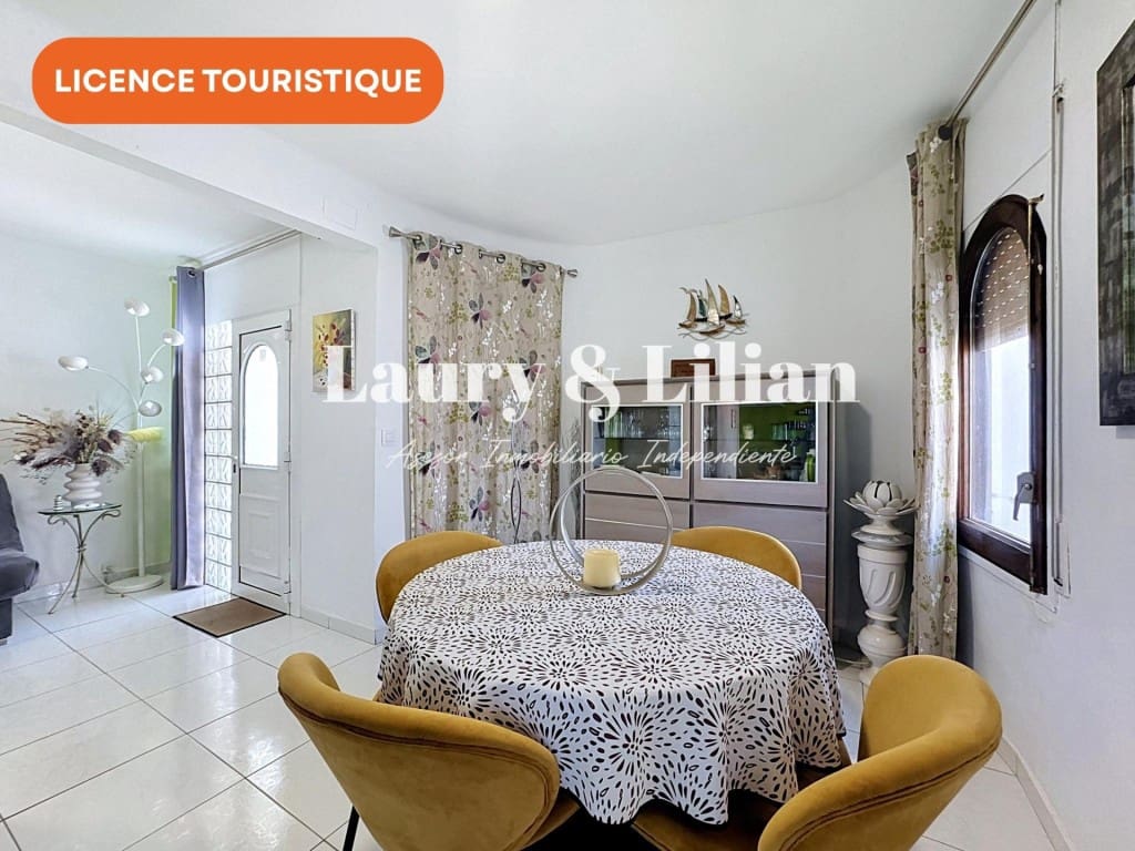 2 bedroom Villa for sale in Empuriabrava with pool garage - € 377,000 (Ref: 9962343)