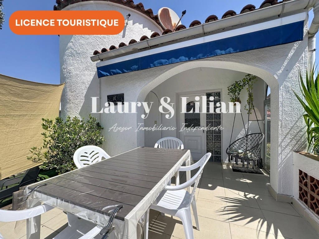 2 bedroom Villa for sale in Empuriabrava with pool garage - € 377,000 (Ref: 9962343)
