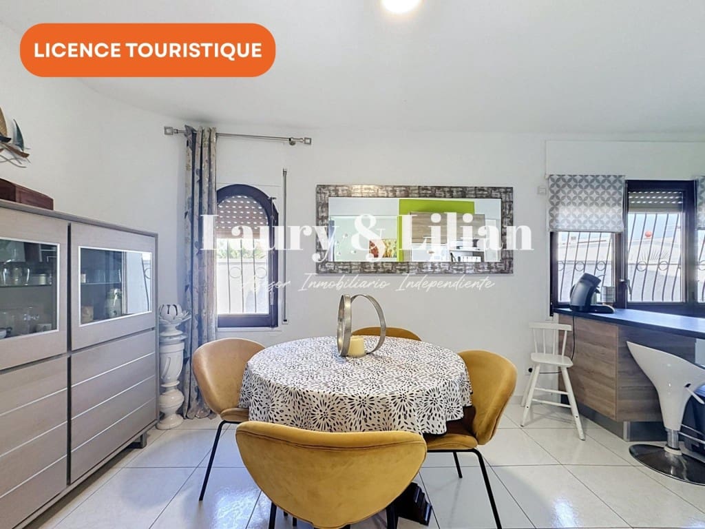 2 bedroom Villa for sale in Empuriabrava with pool garage - € 377,000 (Ref: 9962343)