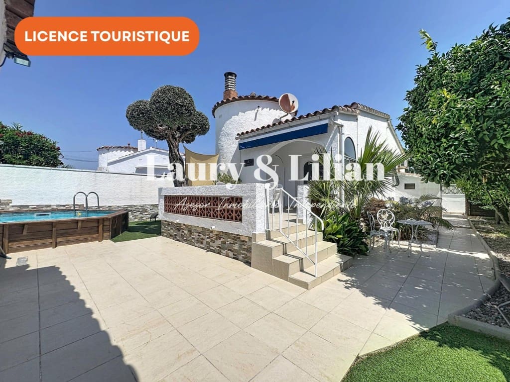 2 bedroom Villa for sale in Empuriabrava with pool garage - € 377,000 (Ref: 9962343)