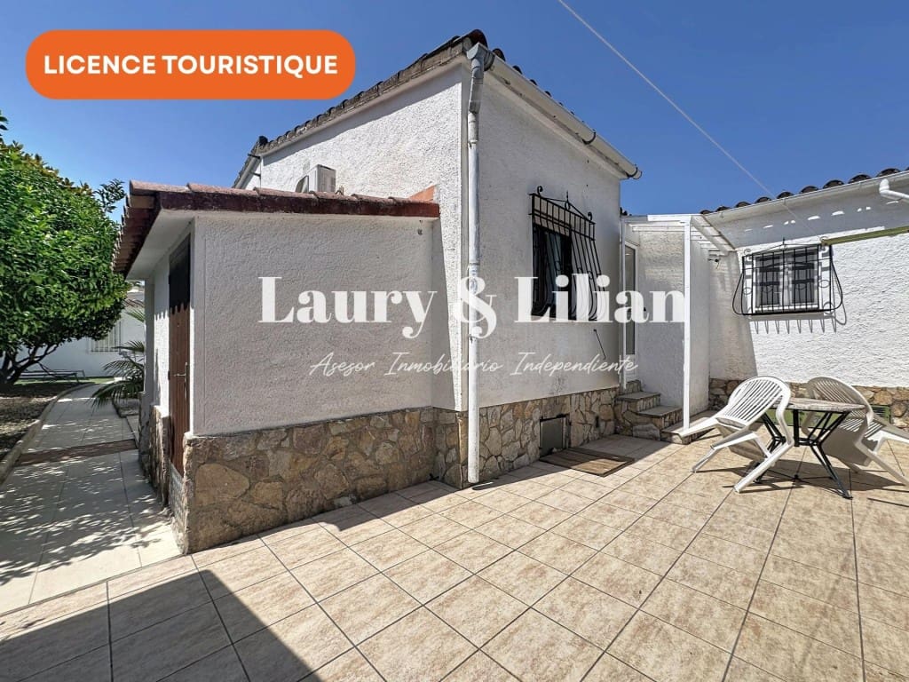2 bedroom Villa for sale in Empuriabrava with pool garage - € 377,000 (Ref: 9962343)