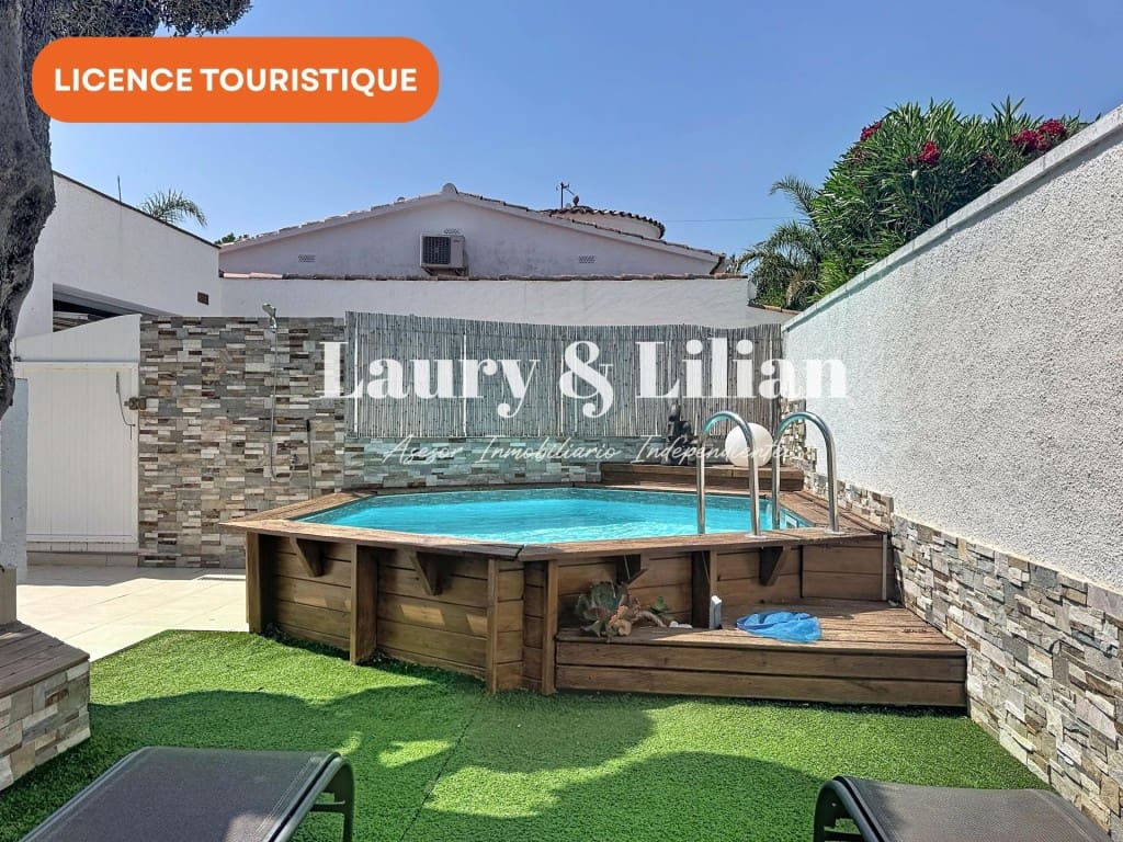 2 bedroom Villa for sale in Empuriabrava with pool garage - € 377,000 (Ref: 9962343)