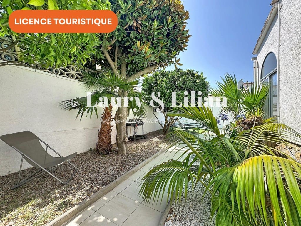 2 bedroom Villa for sale in Empuriabrava with pool garage - € 377,000 (Ref: 9962343)
