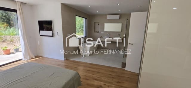 3 sovrum Villa till salu i Urbanitzacions del Nord, Lloret de Mar med garage - 330 000 € (Ref: 9964985)