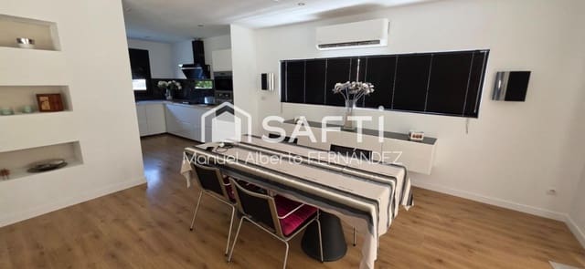 3 sovrum Villa till salu i Urbanitzacions del Nord, Lloret de Mar med garage - 330 000 € (Ref: 9964985)