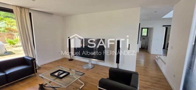 3 sovrum Villa till salu i Urbanitzacions del Nord, Lloret de Mar med garage - 330 000 € (Ref: 9964985)