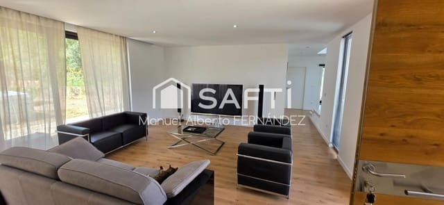 3 sovrum Villa till salu i Urbanitzacions del Nord, Lloret de Mar med garage - 330 000 € (Ref: 9964985)