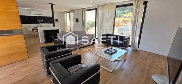 3 sovrum Villa till salu i Urbanitzacions del Nord, Lloret de Mar med garage - 330 000 € (Ref: 9964985)