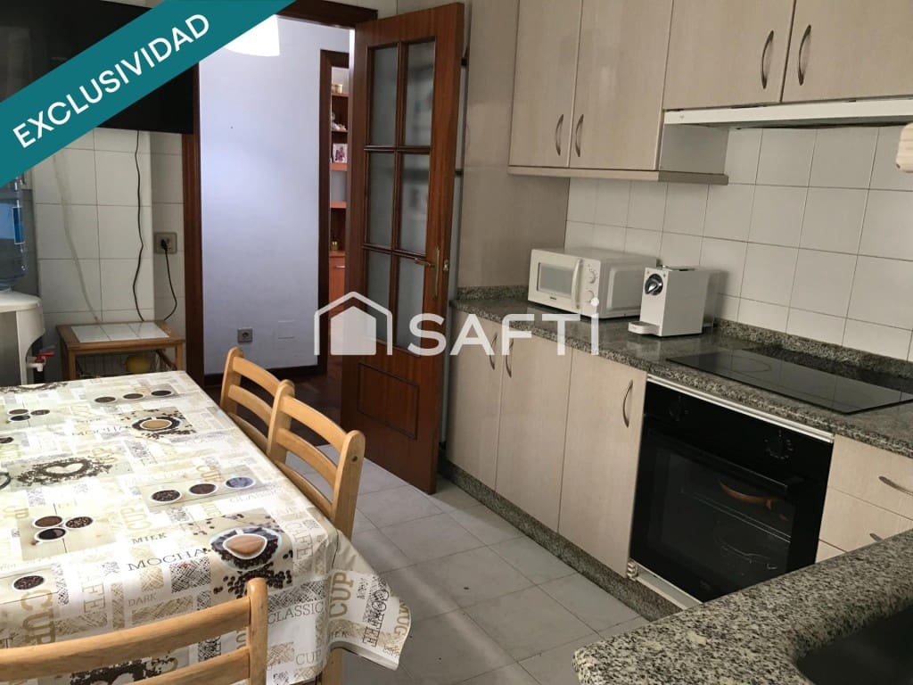 3 bedroom Apartment for sale in Santiago de Compostela - € 250,000 (Ref: 9966342)