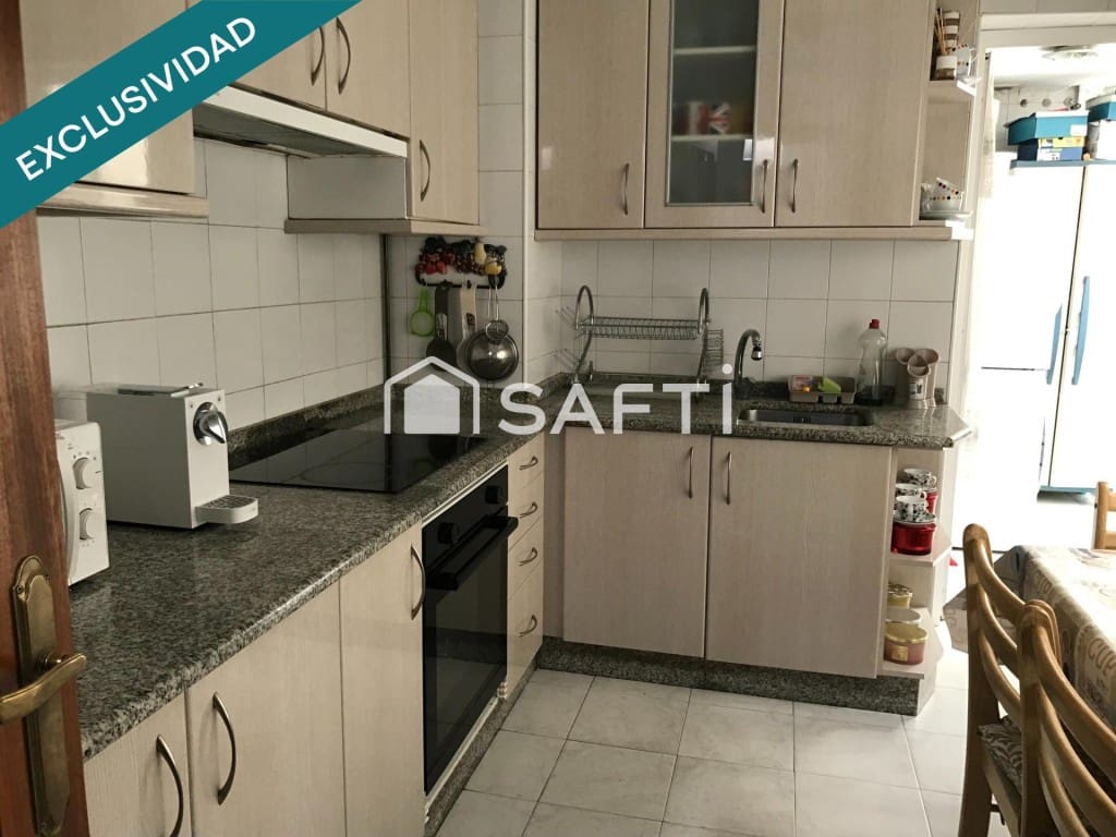 3 bedroom Apartment for sale in Santiago de Compostela - € 250,000 (Ref: 9966342)