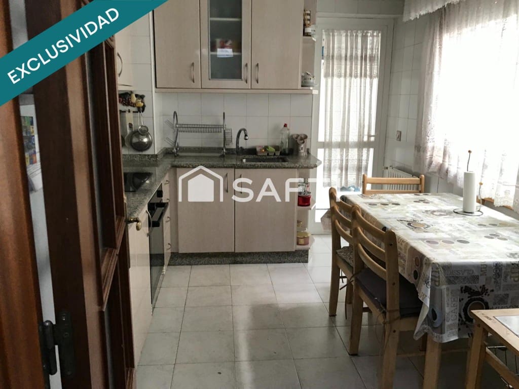 3 bedroom Apartment for sale in Santiago de Compostela - € 250,000 (Ref: 9966342)