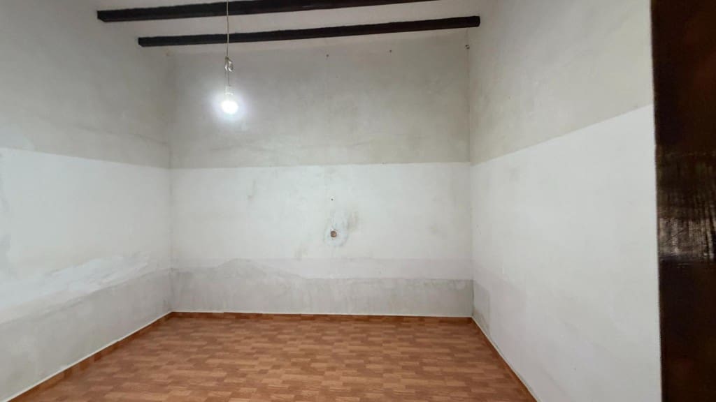 5 soveværelse Finca/Landehus til salg i La Romana med garage - € 149.000 (Ref: 9966352)